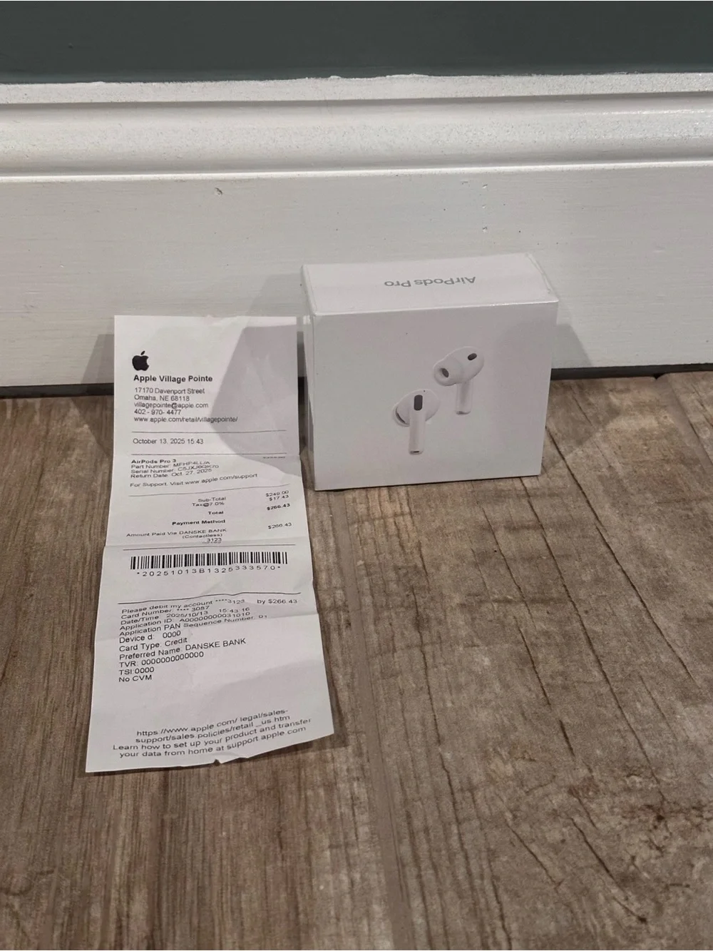 & Other Stories White AirPods Pro Style Earbuds with Box